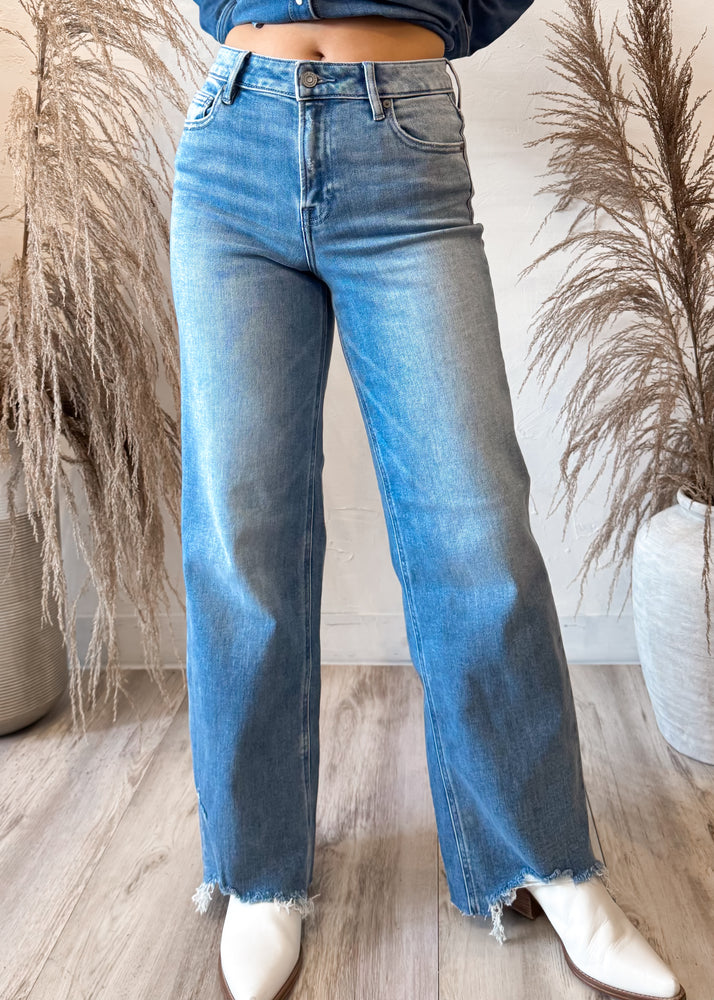 HIDDEN LOGAN DISTRESSED DAD JEAN | MEDIUM LIGHT