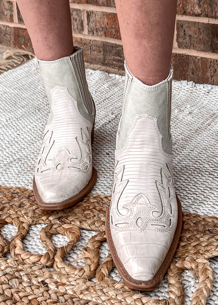 
            
                Load image into Gallery viewer, Matisse Milo Boots | Cream
            
        