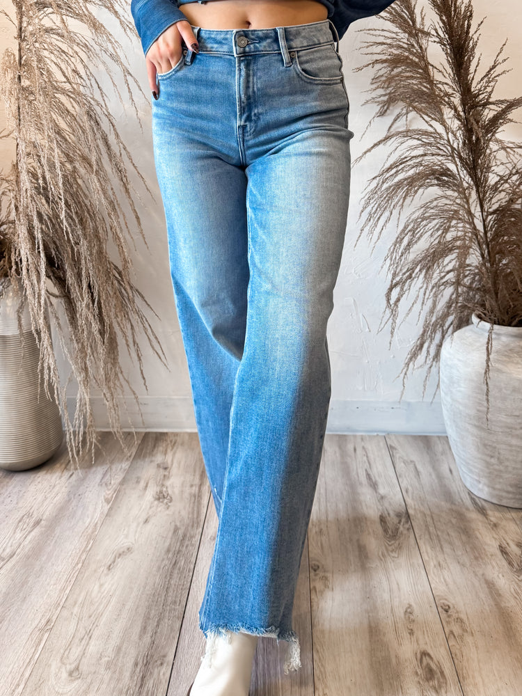 HIDDEN LOGAN DISTRESSED DAD JEAN | MEDIUM LIGHT