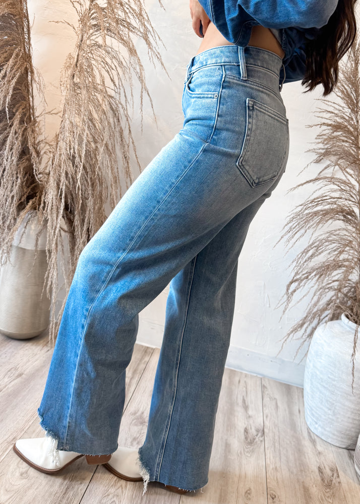 HIDDEN LOGAN DISTRESSED DAD JEAN | MEDIUM LIGHT