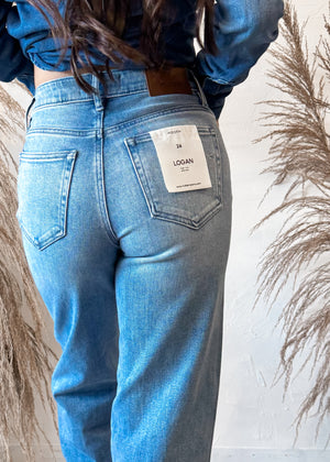 HIDDEN LOGAN DISTRESSED DAD JEAN | MEDIUM LIGHT